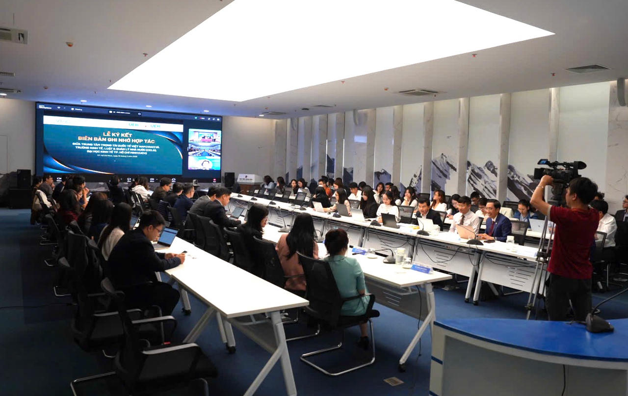 Toàn cảnh hội thảo đầu cầu Hà Nội (Học viện Ngoại giao)