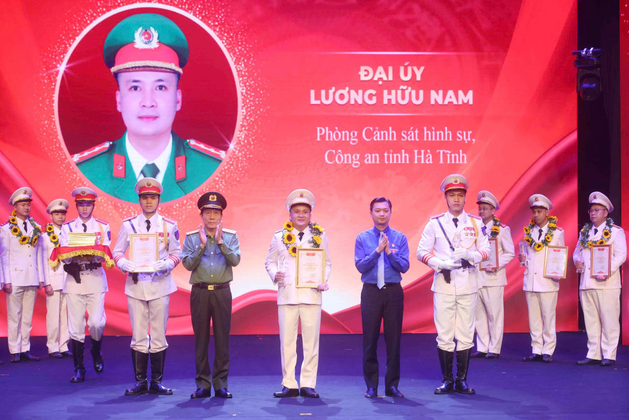 Tuyên dương 20 “Gương mặt trẻ Công an tiêu biểu” năm 2025