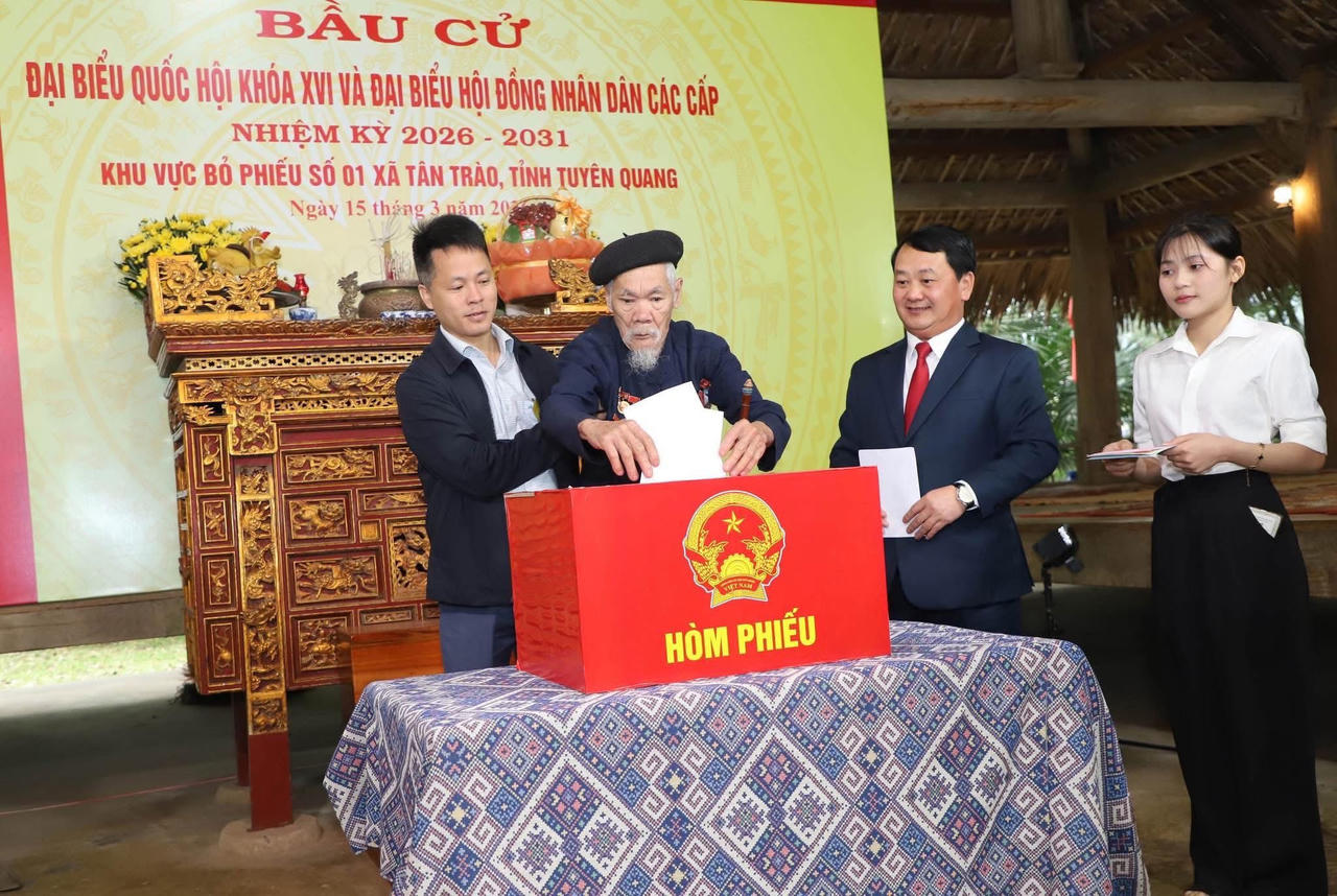 Tỷ lệ cử tri đi bầu cử trên địa bàn tỉnh Tuyên Quang đạt 99,96%.