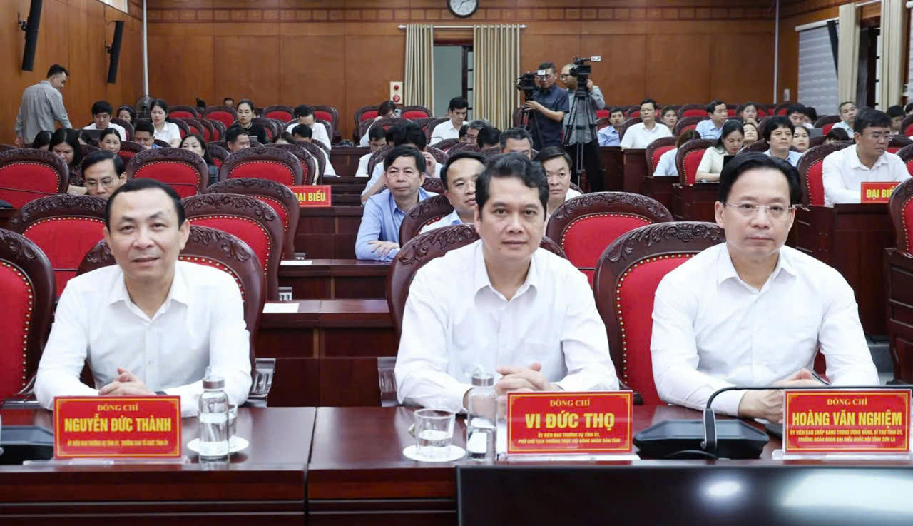 Các đại biểu tham dự hội nghị.