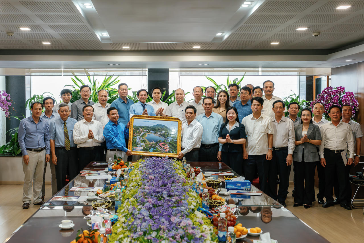 Ban Thường vụ Tỉnh ủy Thanh Hóa đến thăm và làm việc tại Tỉnh An Giang và Tập đoàn Sao Mai