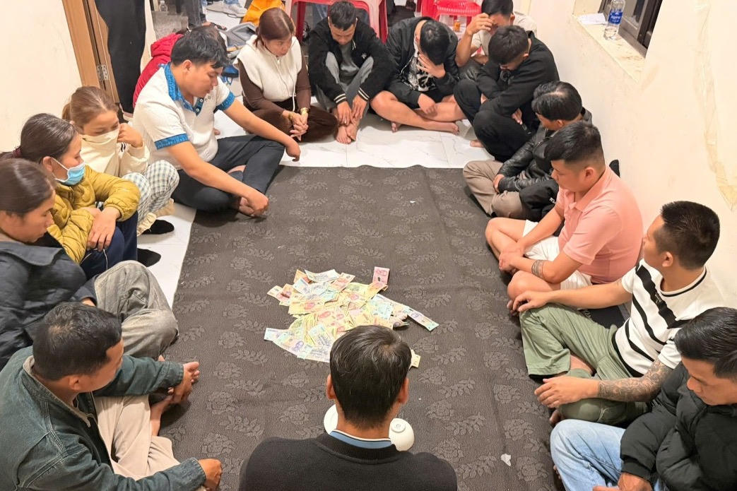 Phát hiện, bắt giữ 17 đối tượng đánh bạc dưới hình thức xóc đĩa