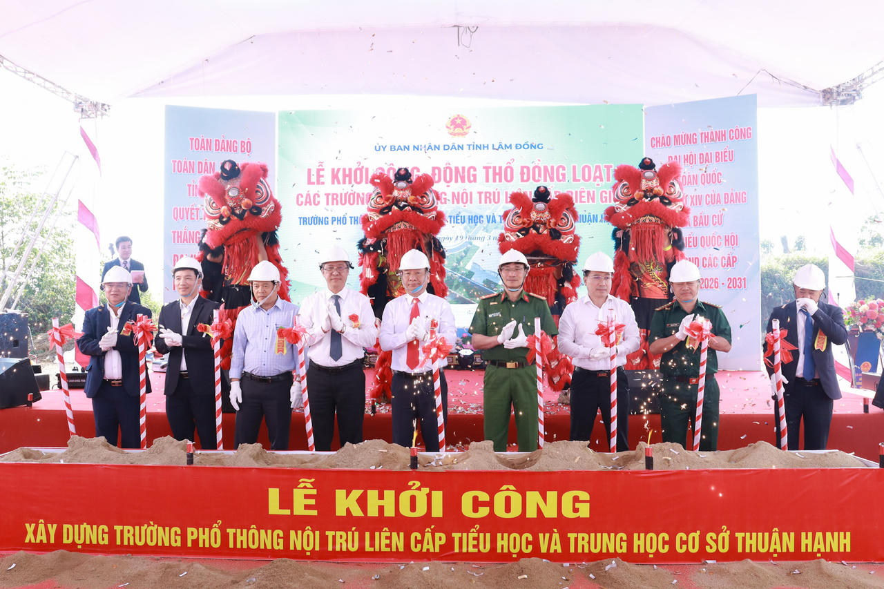 Lễ khởi công xây dựng trường Phổ thông nội trú liên cấp Tiểu học và THCS Thuận Hạnh. (Ảnh lamdong.gov.vn)