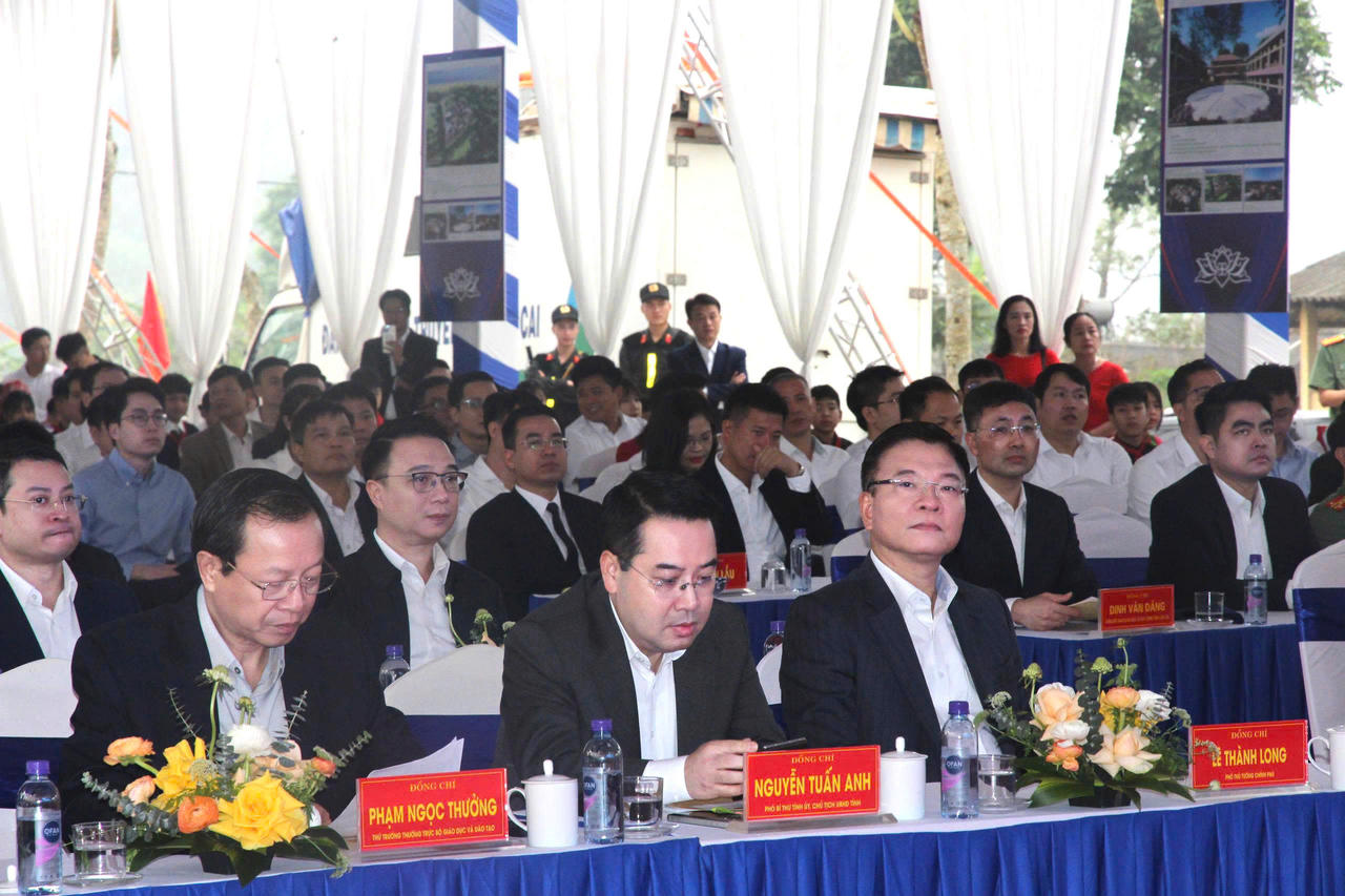 Phó Thủ tướng Lê Thành Long dự khởi công Trường phổ thông nội trú liên cấp Tiểu học và Trung học cơ sở Bản Lầu