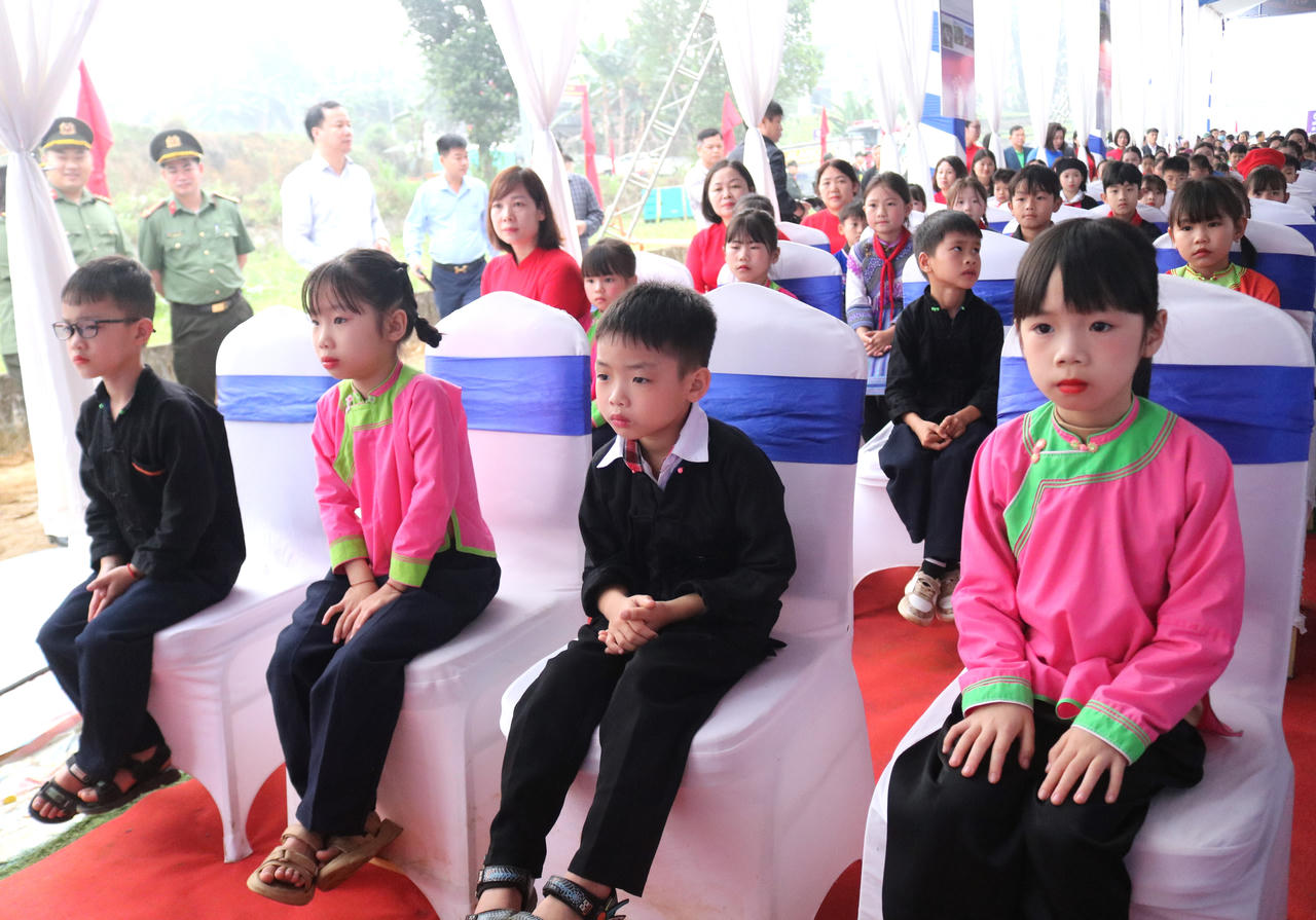 Phó Thủ tướng Lê Thành Long dự khởi công Trường phổ thông nội trú liên cấp Tiểu học và Trung học cơ sở Bản Lầu