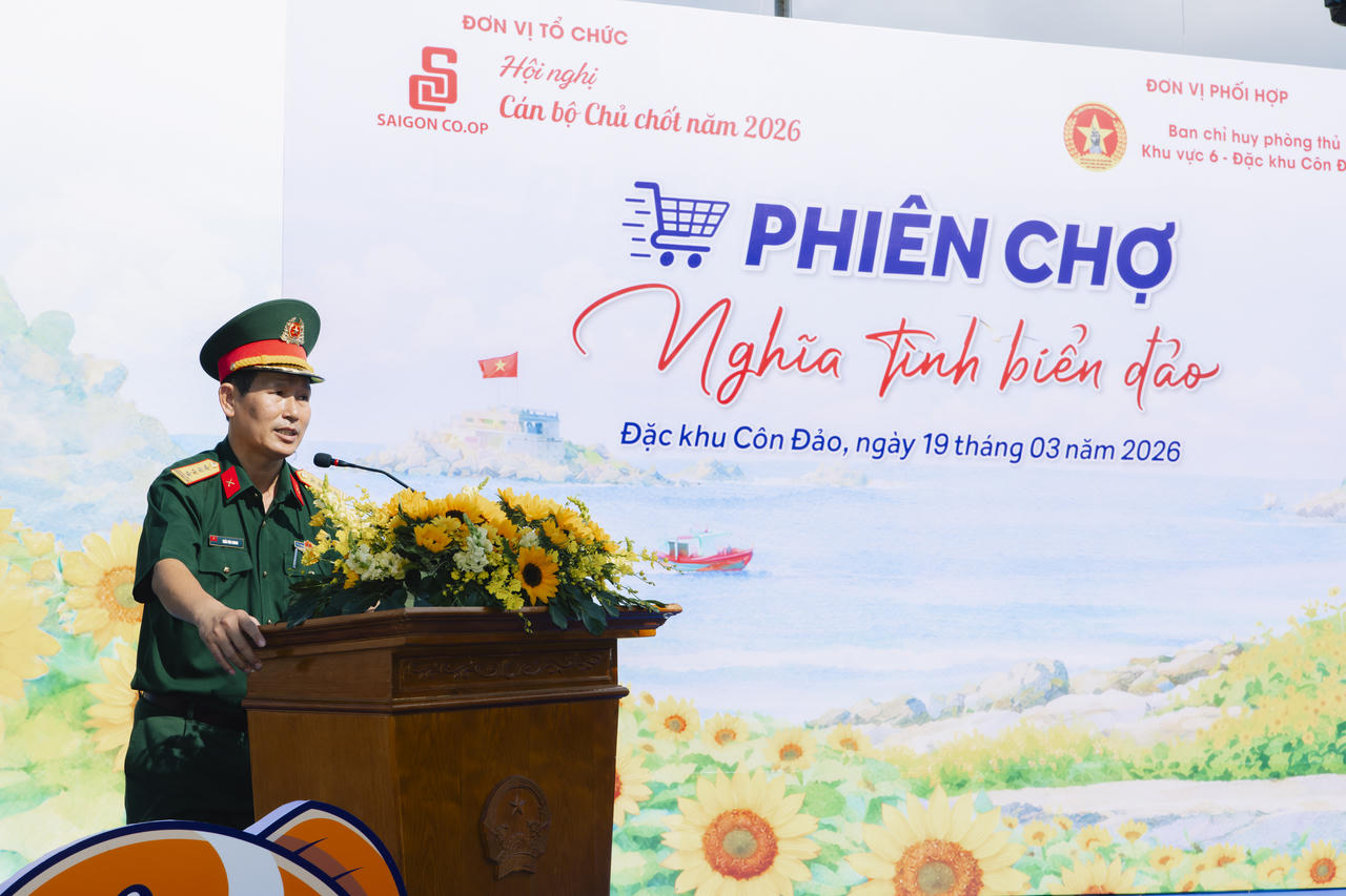 Đại tá Trần Văn Chung - Bí thư Đảng ủy Chính ủy Ban chỉ huy phòng thủ Khu vực 6 - Đặc khu Côn Đảo phát biểu tại Lễ khai mạc