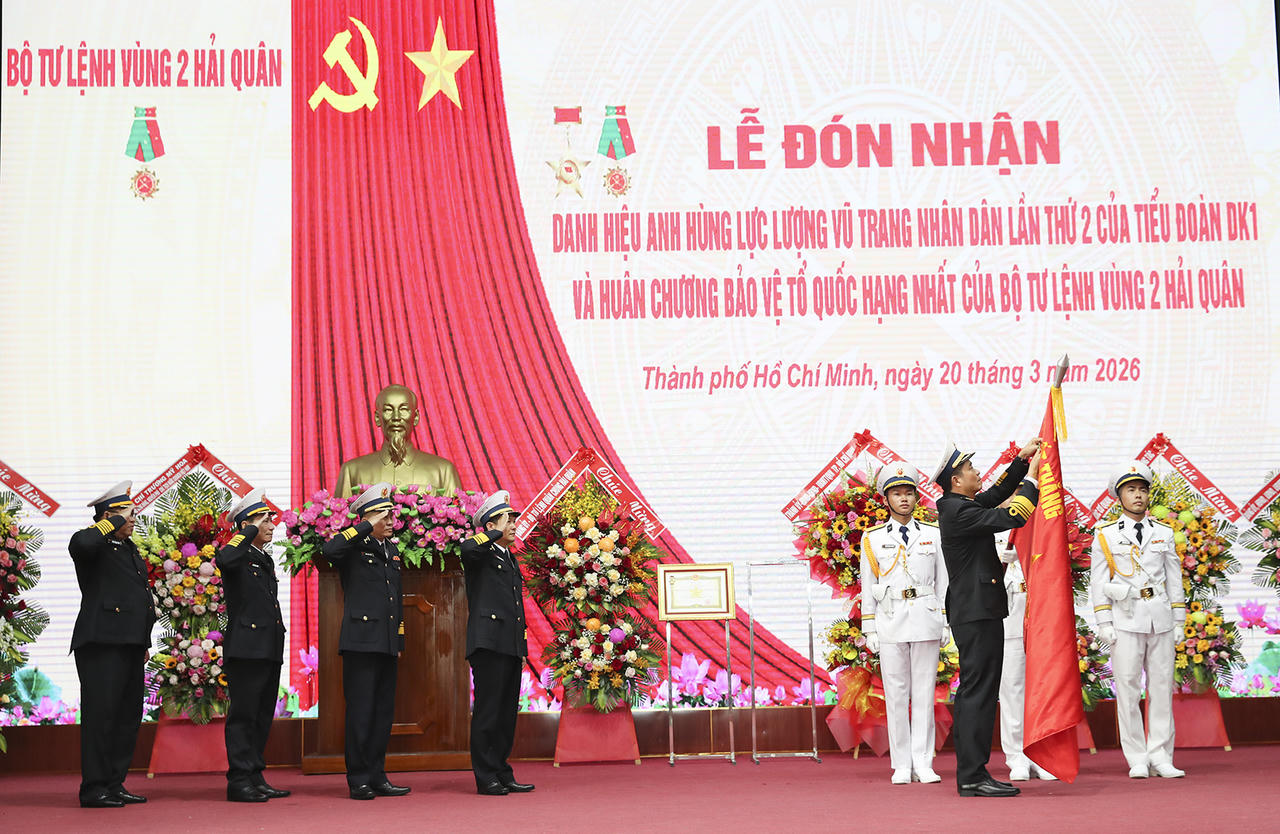 Vùng 2 Hải quân đón nhận danh hiệu Anh hùng Lực lượng vũ trang nhân dân lần thứ 2 của Tiểu đoàn DK1 và Huân chương Bảo vệ Tổ quốc hạng Nhất của Vùng