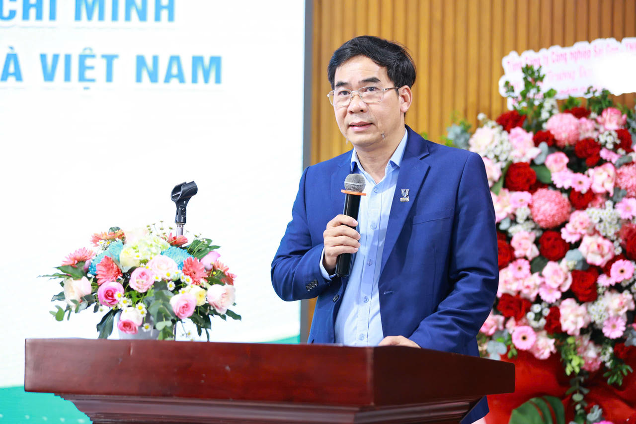 TS. Lê Trường Sơn, Hiệu trưởng ULAW phát biểu khai mạc hội thảo