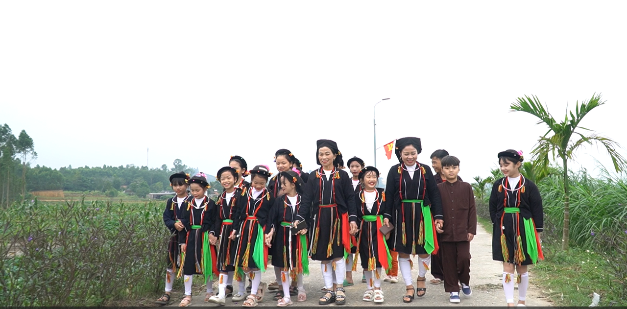 Người Sán Dìu đã chắt lọc tinh hoa từ đời sống thành lời ca tiếng hát.