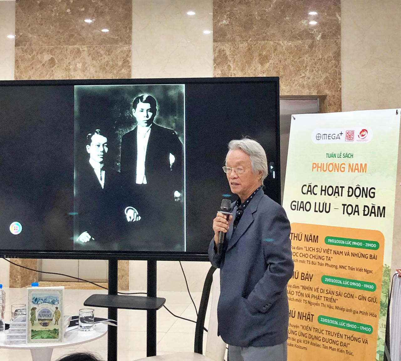 NNC Trần Viết Ngạc dẫn chứng nhiều hình ảnh tư liệu về nhà chí sĩ yêu nước Phan Bội Châu