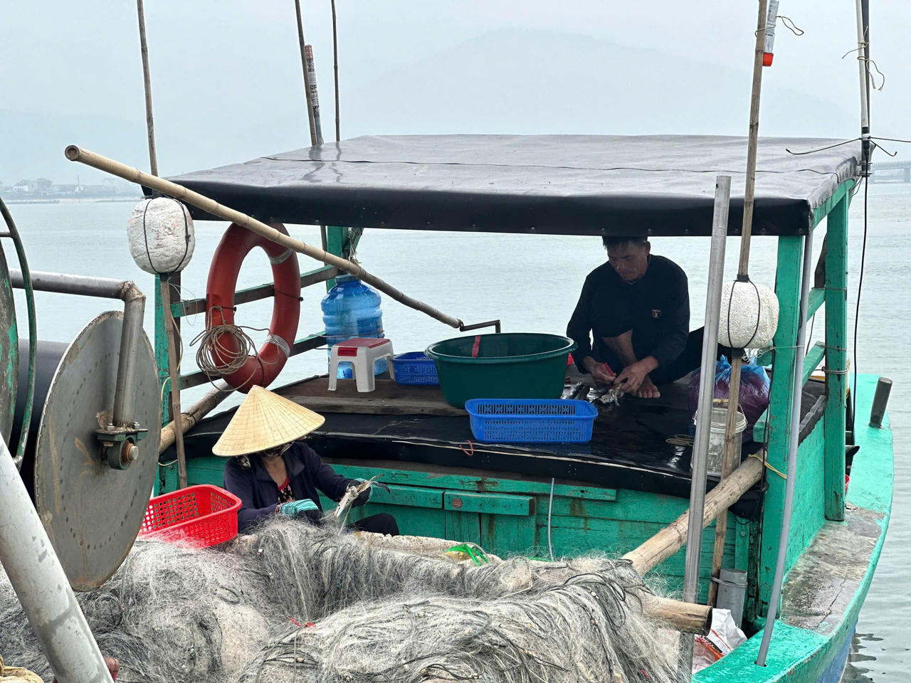 Các tàu cá rời cảng, cập cảng trên địa bàn đều thực hiện khai báo qua hệ thống điện tử truy xuất nguồn gốc thủy sản (eCDT).