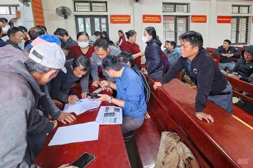 Các địa phương tại Hà Tĩnh hướng dẫn người dân&nbsp;sử dụng eCDT.