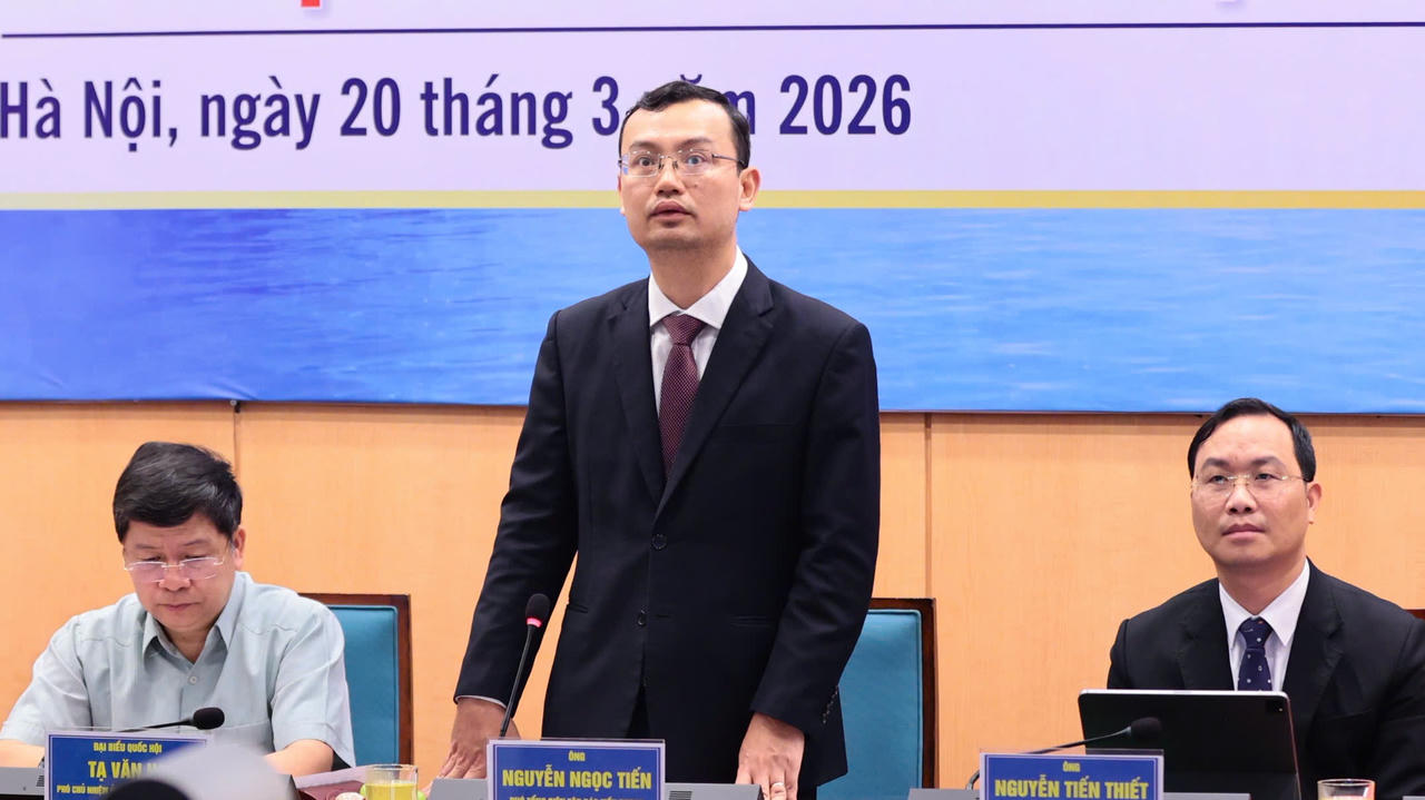 Phó Tổng Biên tập Báo Tiền Phong Nguyễn Ngọc Tiến phát biểu tại Toạ đàm.