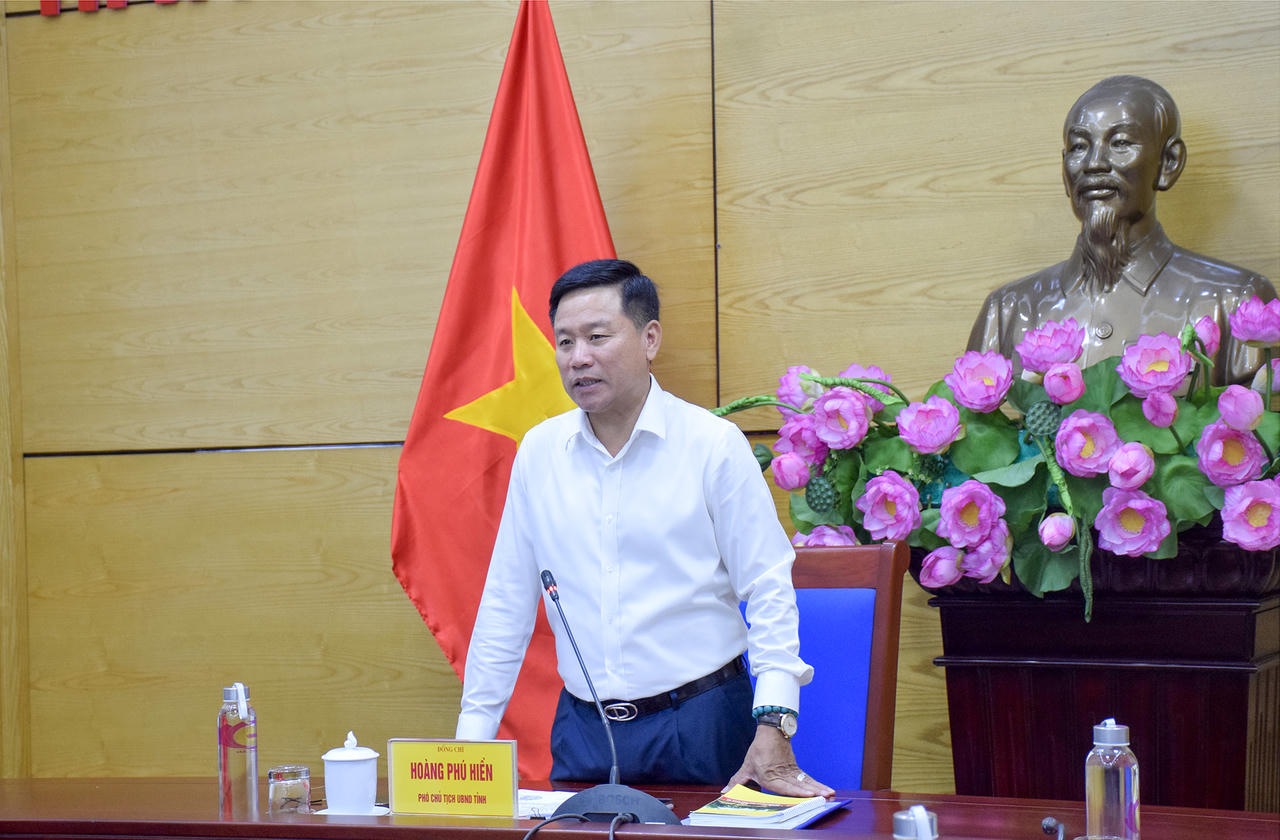 Phó chủ tịch UBND tỉnh Nghệ An Hoàng Phú Hiền tại cuộc họp.