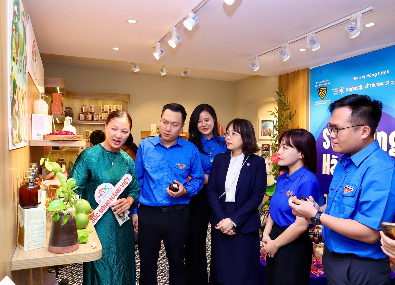 Khai mạc Không gian trưng bày, livestream 'Sức sống hàng Việt' lần thứ 3