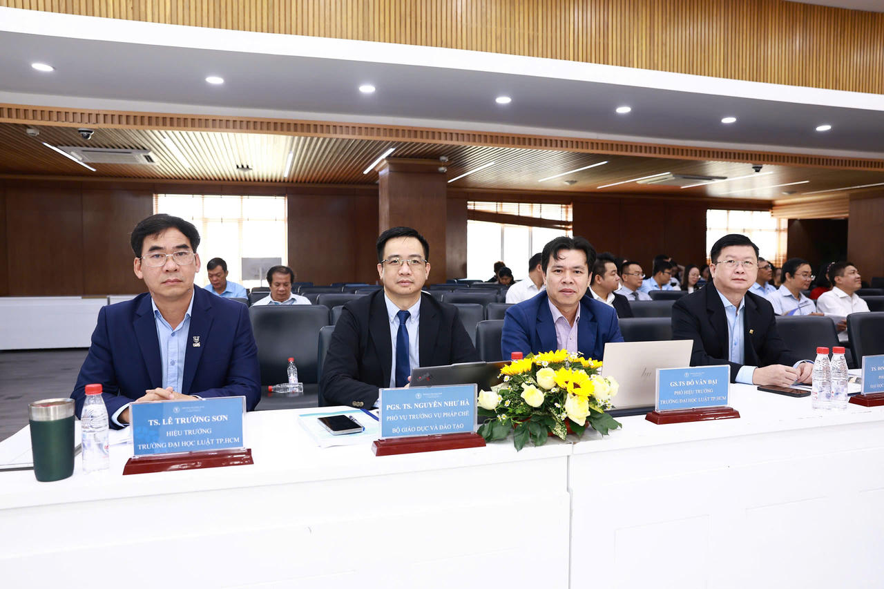 Hội thảo thu hút đông đảo các chuyên gia trong và ngoài trường tham dự