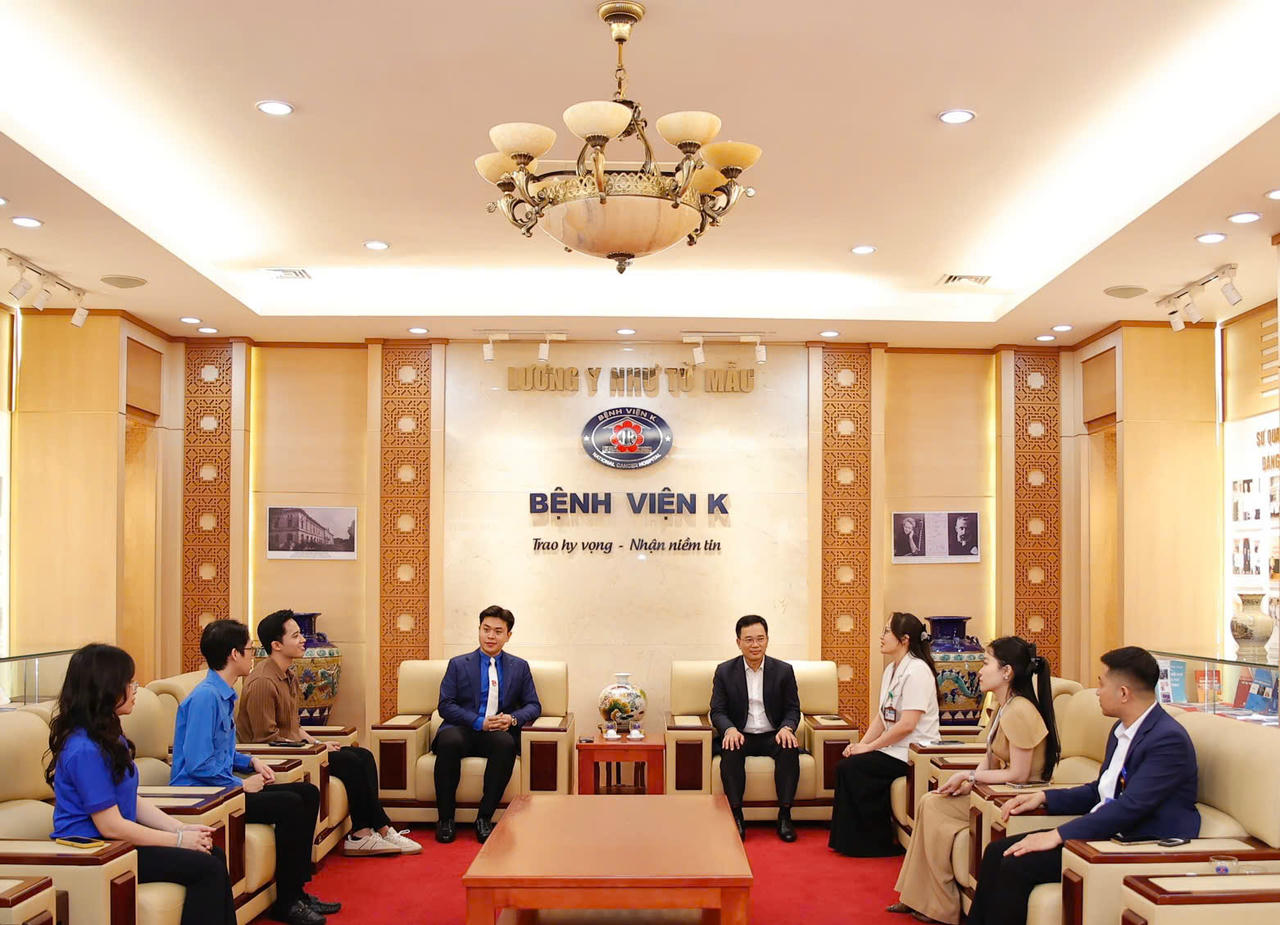 Trao yêu thương đến bệnh nhân khó khăn tại Bệnh viện K cơ sở Tân Triều