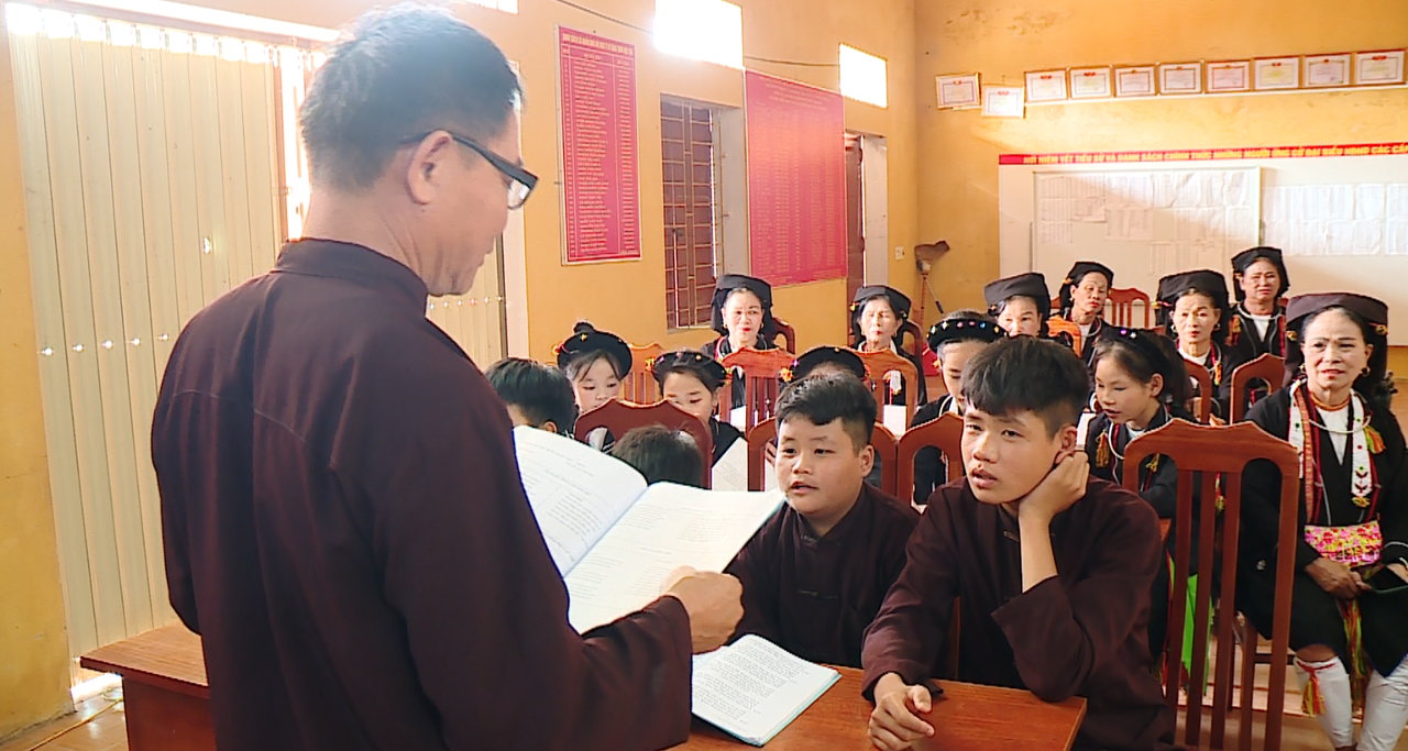 &nbsp;Đồng bào Sán Dìu dường như không thể thiếu tiếng hát trong đời sống hàng ngày.