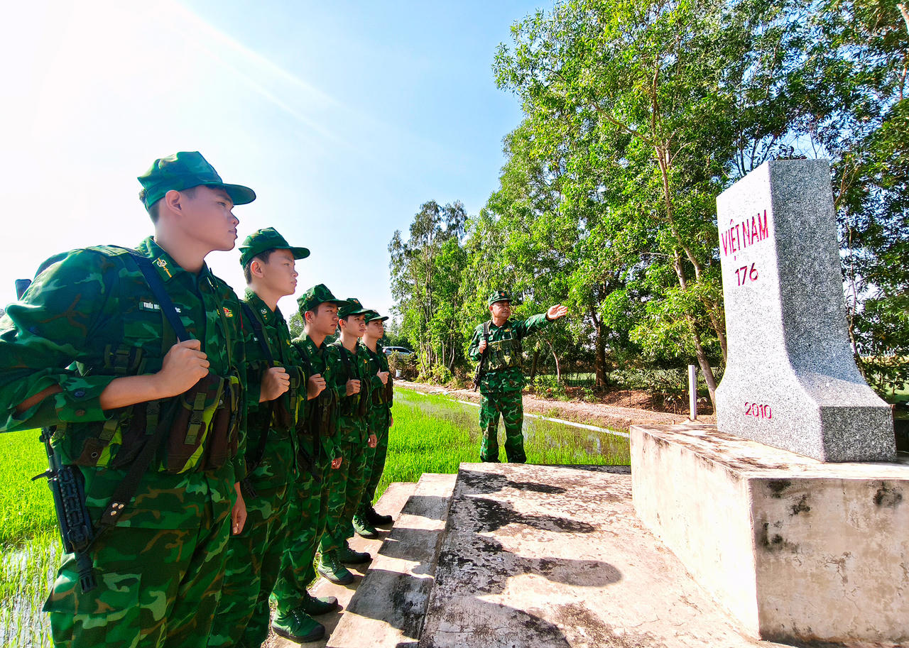 Đồn Biên phòng Phước Chỉ (BĐBP Tây Ninh) tuần tra bảo vệ vững chắc chủ quyền lãnh thổ an ninh biên giới Quốc gia. (Ảnh Minh Luận)