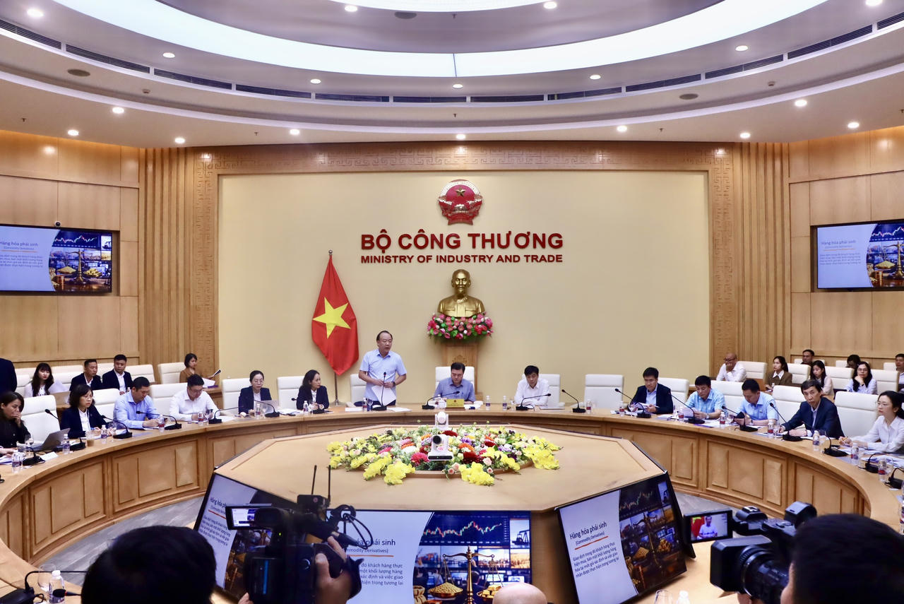 Hoàn thiện khung pháp lý về giao dịch hàng hóa phái sinh