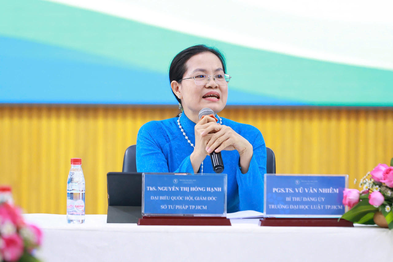 Bà Nguyễn Thị Hồng Hạnh, Giám đốc Sở Tư pháp TPHCM phát biểu tại hội thảo