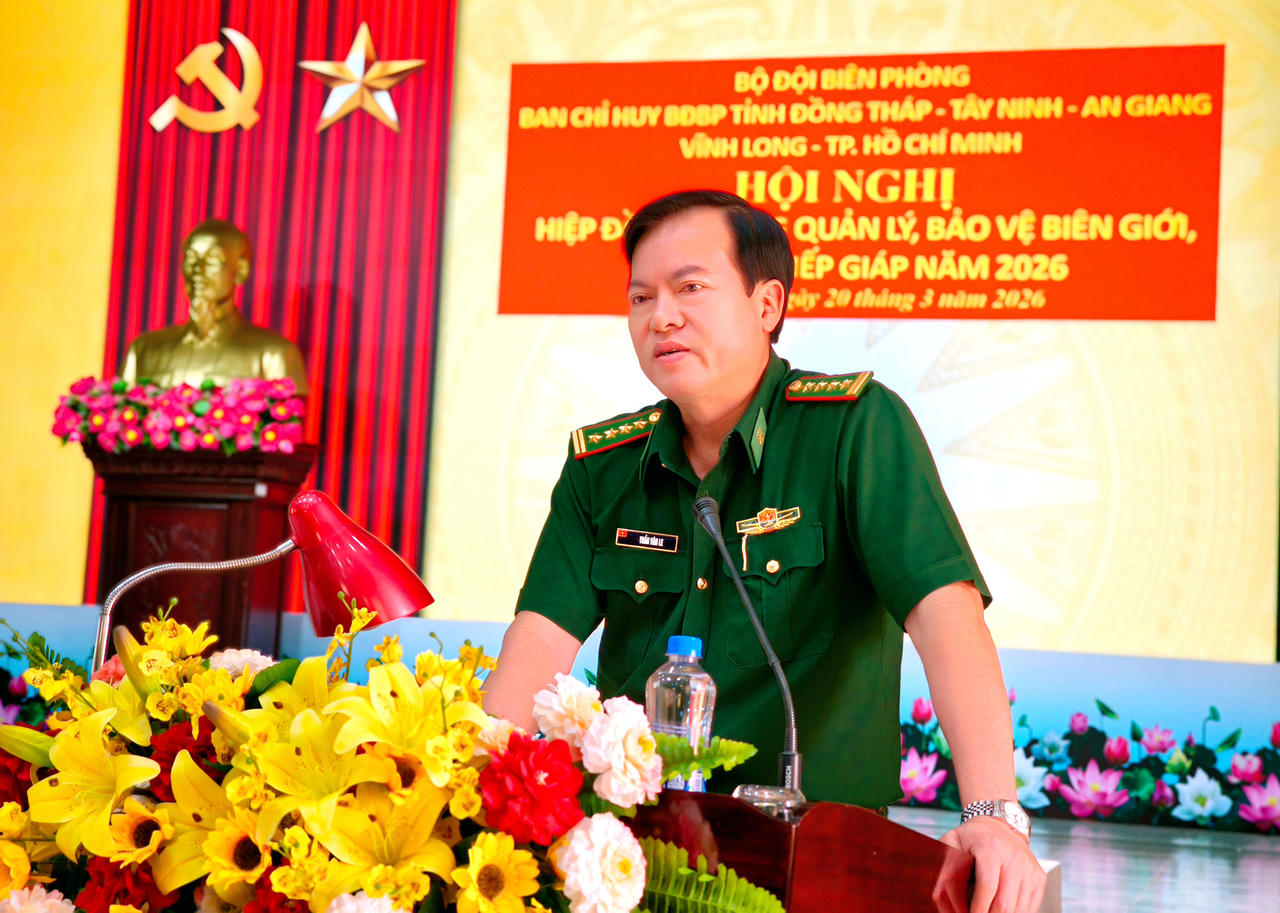 Đại tá Trần Văn Le - Phó Tham mưu trưởng Bộ đội Biên phòng phát biểu chỉ đạo hội nghị. (Ảnh Minh Luận)