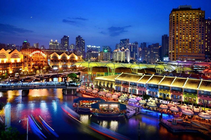 Nhờ nằm trên trục du lịch giữa Marina Bay và Orchard Road, Clarke Quay (Singapore) luôn duy trì mật độ khách dày đặc