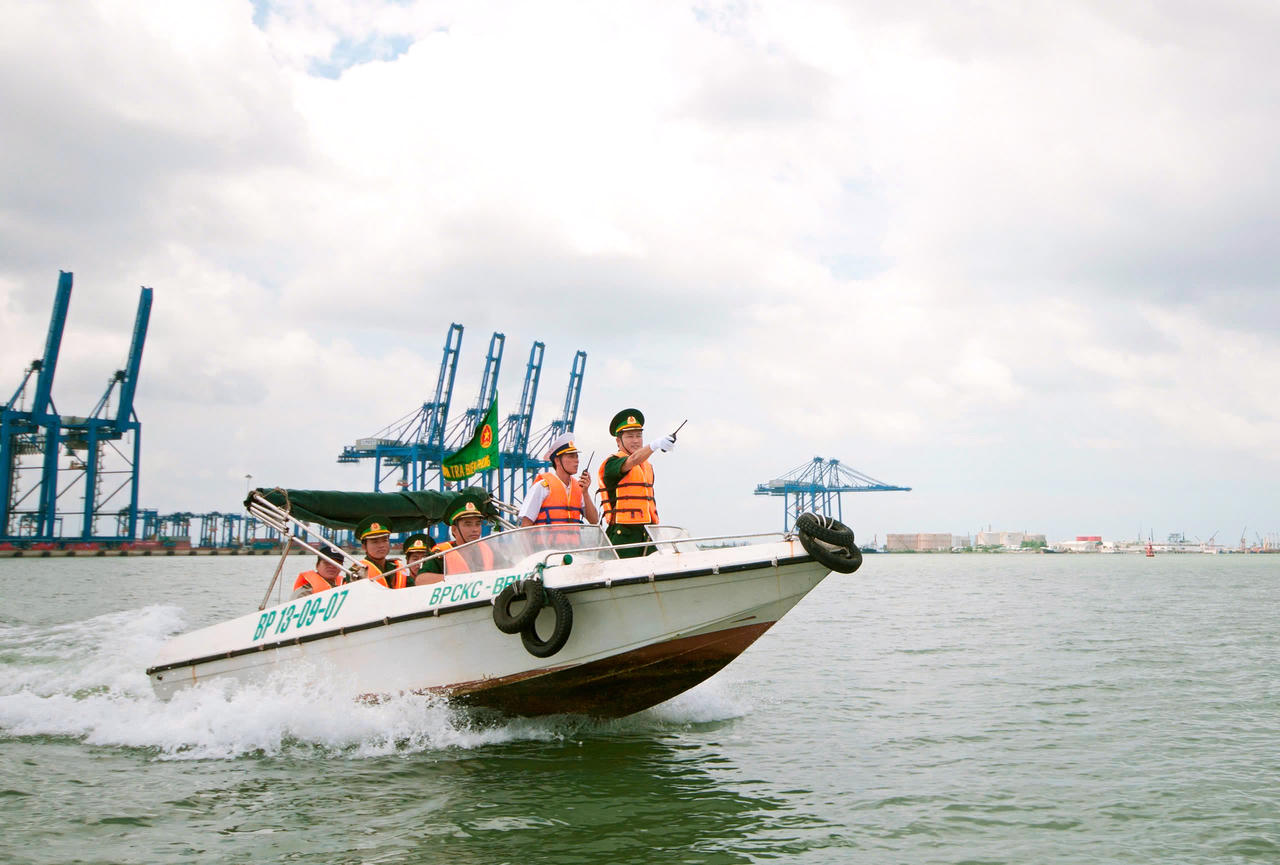 Lực lượng BĐBP TP Hồ Chí Minh tổ chức tuần tra, kiểm soát đảm bảo an ninh trật tự khu vực cửa khẩu cảng biển. (Ảnh: Quang Anh)