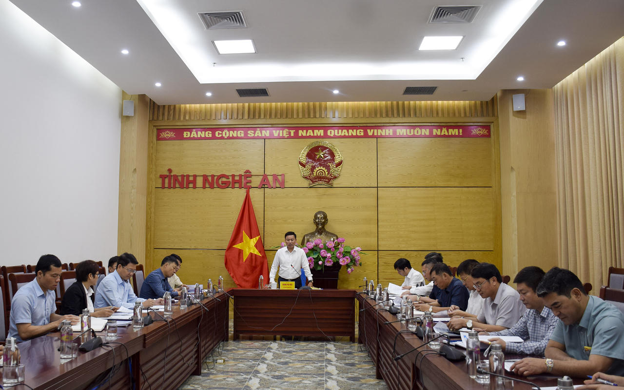 Quang cảnh cuộc họp.