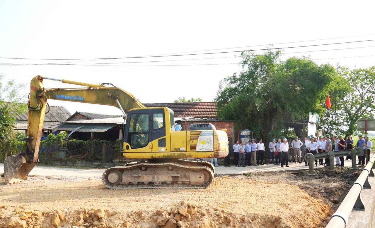 Lãnh đạo tỉnh Quảng Trị kiểm tra tiến độ giải phóng mặt bằng dự án.