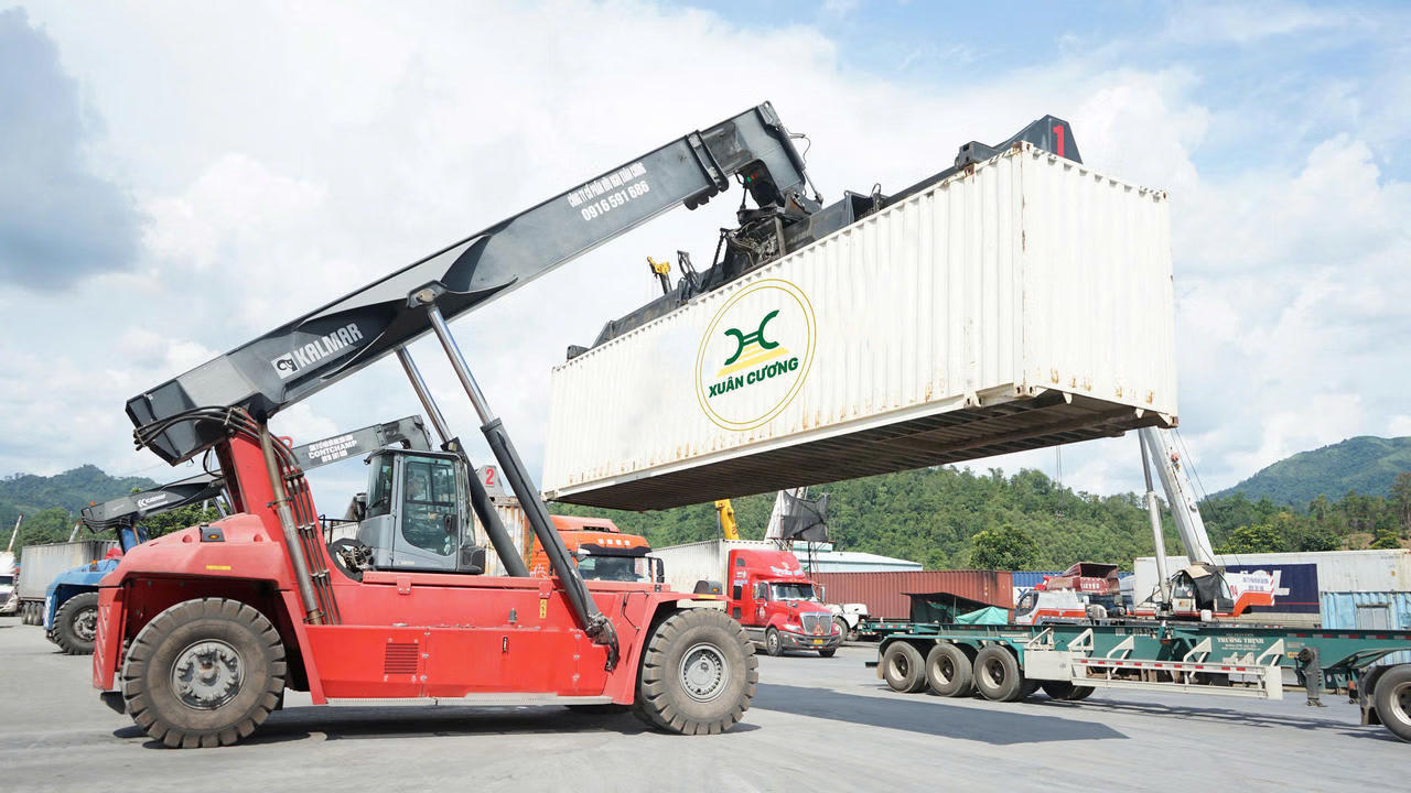 Trong danh sách đại biểu HĐND tỉnh Lạng Sơn nhiệm kỳ này có nữ Phó Tổng Giám đốc Thường trực Công ty Cổ phần Hữu Nghị Xuân Cương - một doanh nghiệp "đầu tàu" trong lĩnh vực logistics tại Lạng Sơn.