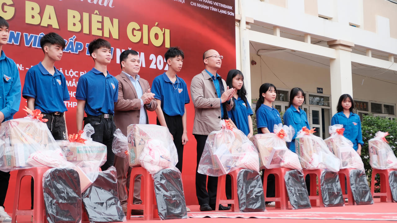 Tuổi trẻ Trường Đại học Luật Hà Nội mang 'Tháng ba biên giới 2026' đến Lạng Sơn