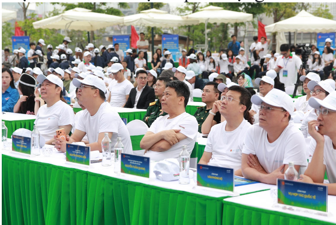 Thanh niên Việt Nam hành động vì không khí sạch và tương lai bền vững
