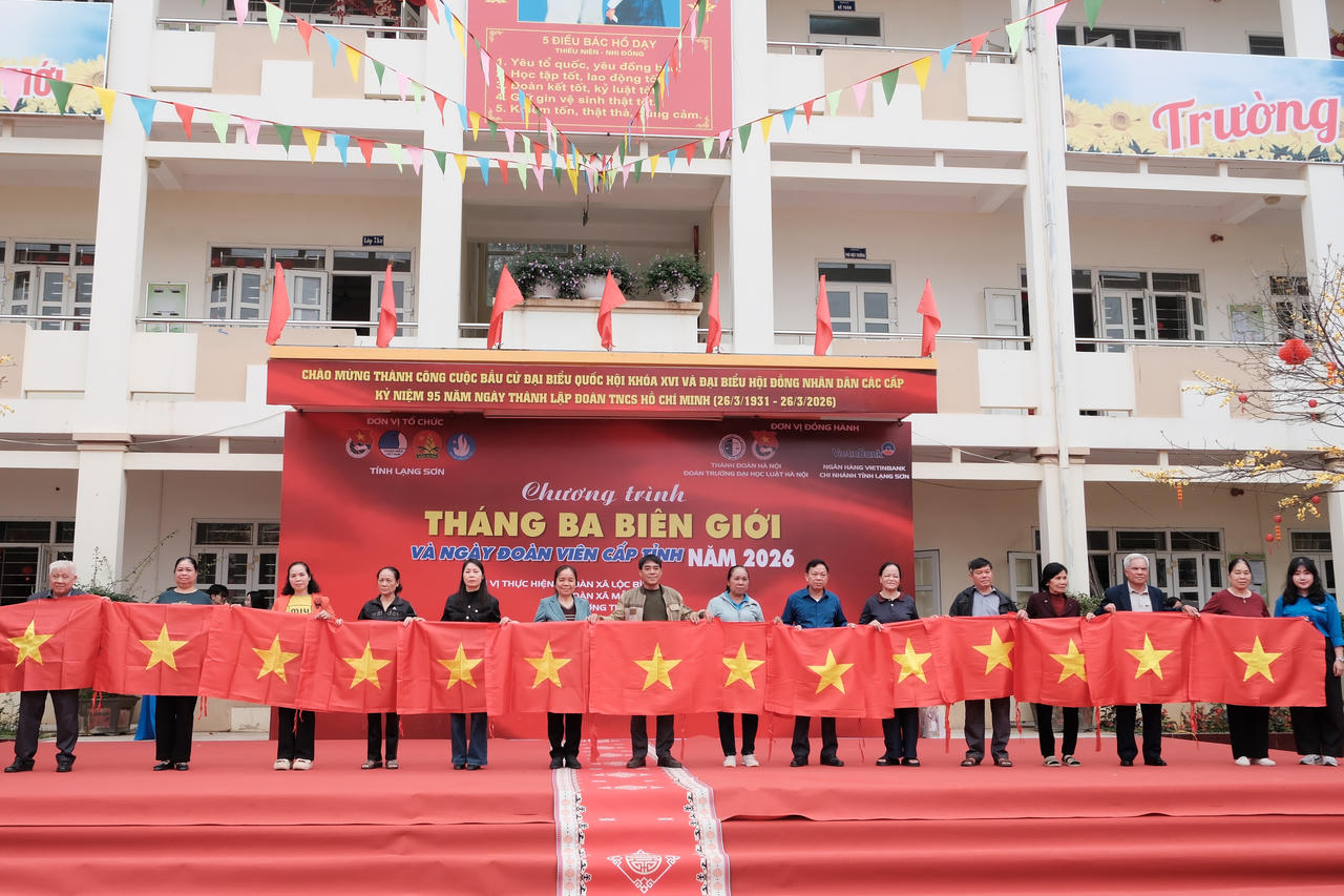 Tuổi trẻ Trường Đại học Luật Hà Nội mang 'Tháng ba biên giới 2026' đến Lạng Sơn