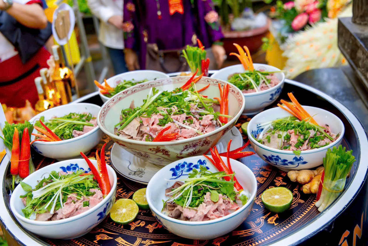 Đằng sau mỗi bát phở là câu chuyện về lịch sử, vùng miền, con người và cả giấc mơ đưa phở Việt trở thành di sản thế giới.