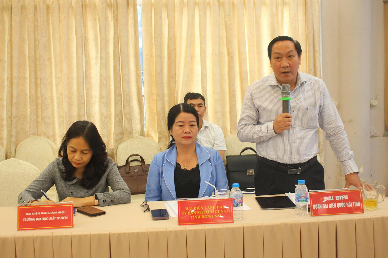 Ông Bùi Xuân Thống - Phó Trưởng Đoàn ĐBQH tỉnh Đồng Nai phát biểu tại hội nghị.