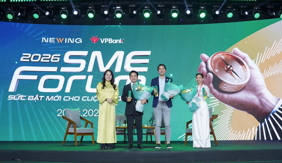 Từ trái sang: Bà Nguyễn Thị Minh Giang - CEO & Founder Newing. Diễn giả: Ông Vũ Hùng Sơn - Chủ tịch Tập đoàn Bảo Tín; Ông Pierre Pang - CEO Tập đoàn Mamee-Double Decker và Bà Vưu Lệ Quyên - Giám đốc Điều hành Biti's.