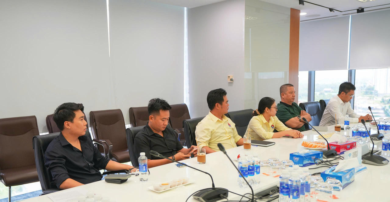 Các khách hàng mua LPG họp với PV GAS TRADING ngày 18/3/2026.