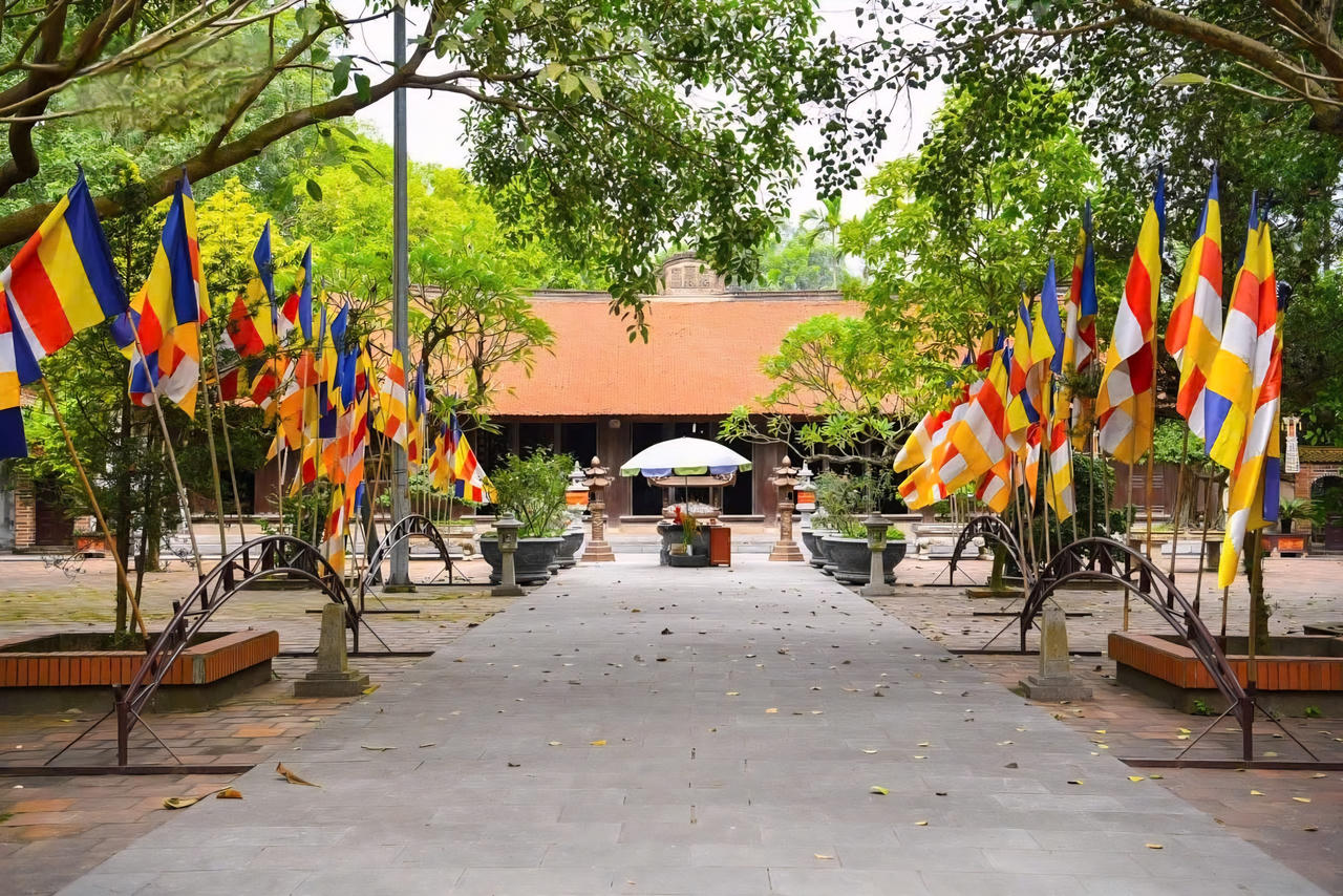 Chùa Vĩnh Nghiêm có 5 tổ hợp chính là Tam Quan, Tam Bảo, Nhà Tổ đệ nhất, Gác chuông và Nhà Tổ đệ nhị.