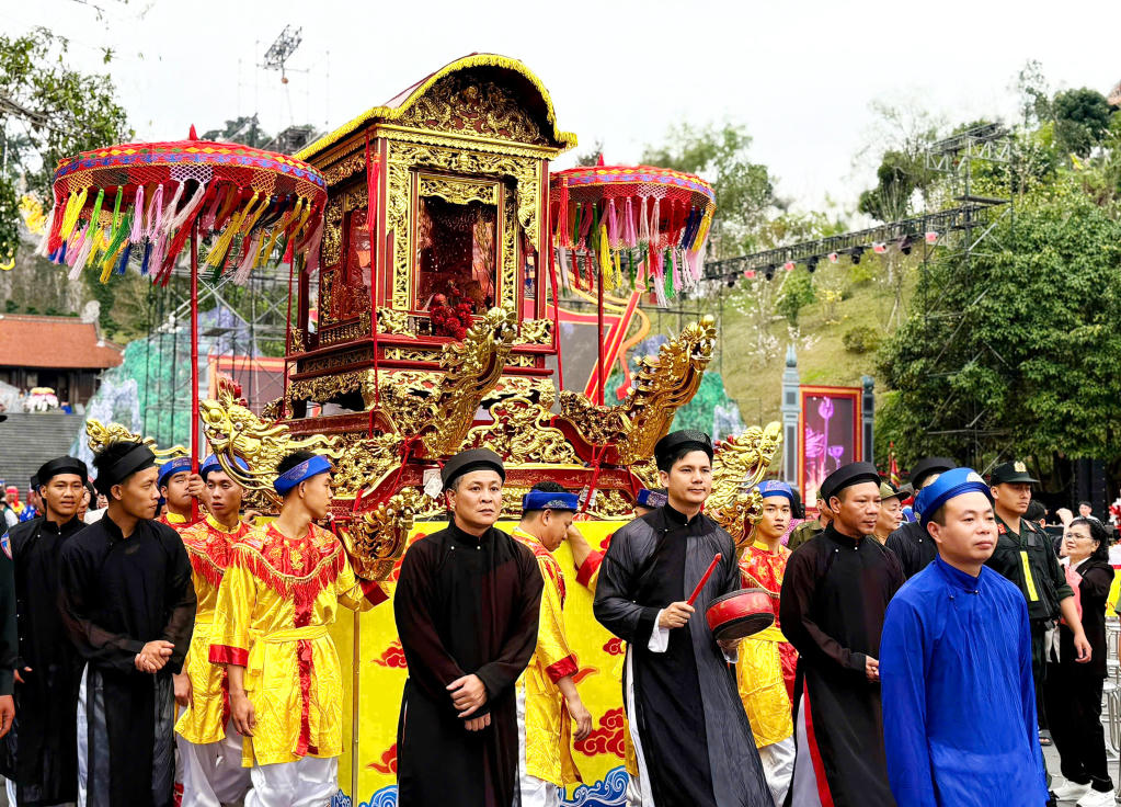 Lễ hội Đền Cửa Ông là dịp giới thiệu và quảng bá các giá trị tiêu biểu, độc đáo của Di tích lịch sử quốc gia đặc biệt Đền Cửa Ông.