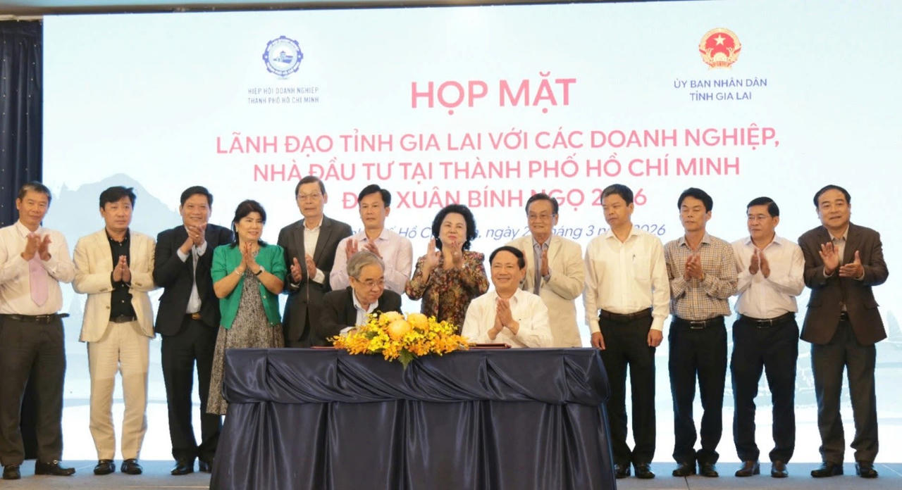 Chủ tịch UBND tỉnh Gia Lai và Chủ tịch HUBA ký kết biên bản ghi nhớ hợp tác đầu tư tại chương trình