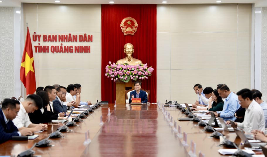 Chủ tịch UBND tỉnh Quảng Ninh chủ trì họp, nắm bắt tình hình hoạt động sản xuất kinh doanh, những khó khăn, vướng mắc của các tập đoàn, tổng công ty, doanh nghiệp.