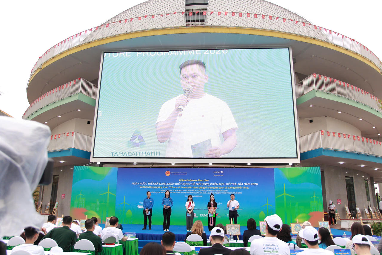 Ông Trần Văn Hùng – Bí thư Đoàn TNCS Hồ Chí Minh Cục Khí tượng Thủy văn phát biểu tại chương trình.