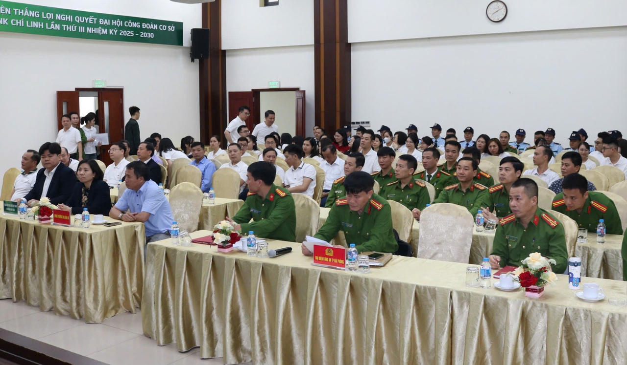 Các đại biểu tham gia dự.