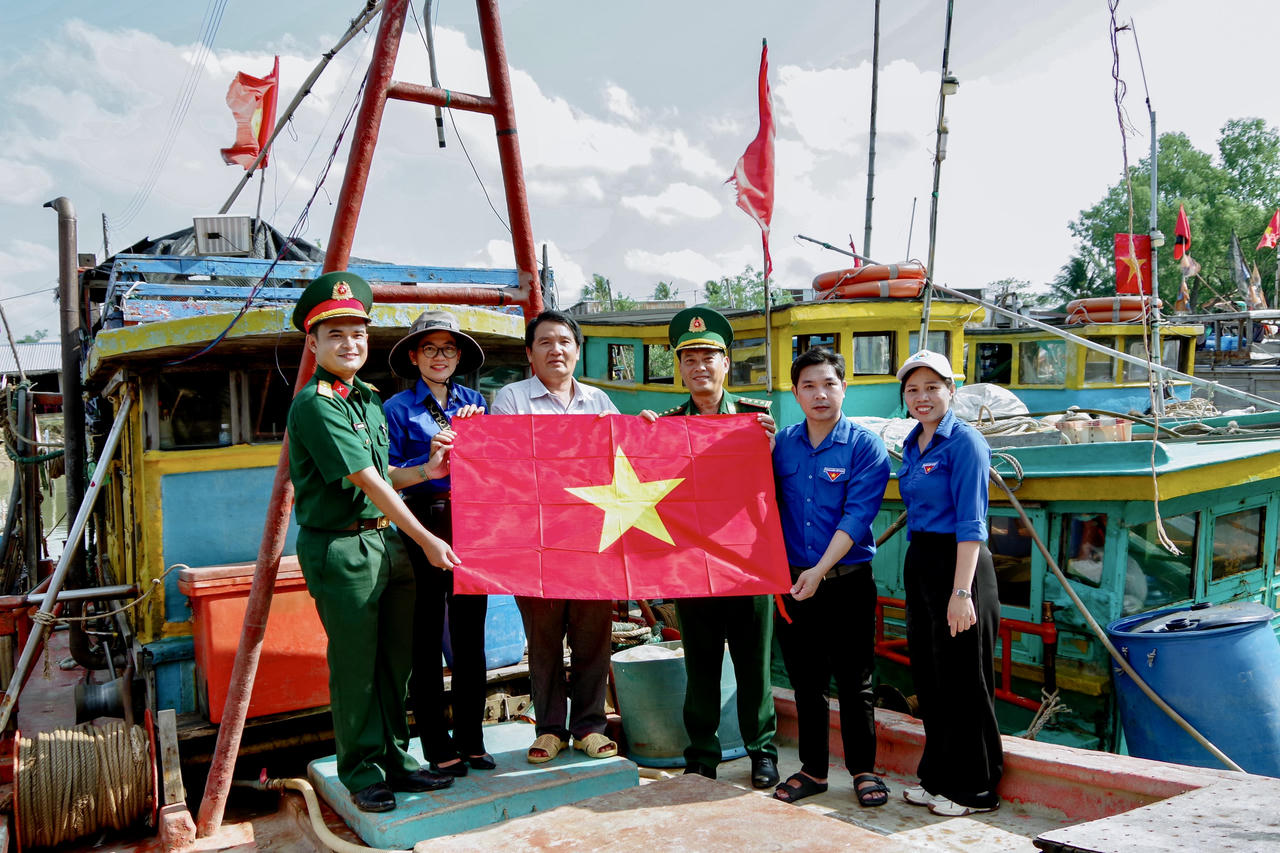 Sôi nổi hoạt động “Tháng Thanh niên”, “Tháng Ba biên giới” tại biên giới biển Cần Thơ