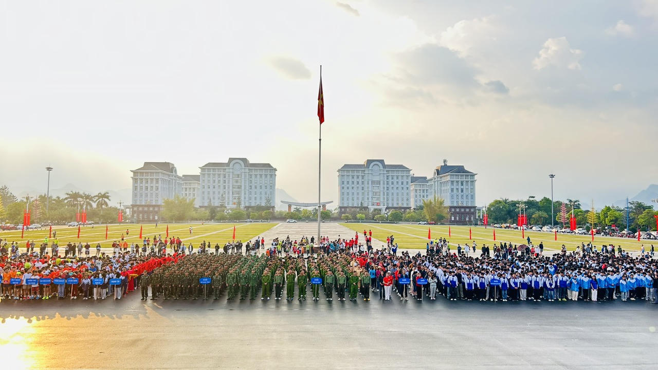 Hơn 3.500 người hưởng ứng “Ngày chạy Olympic vì sức khỏe toàn dân” tại Lai Châu.