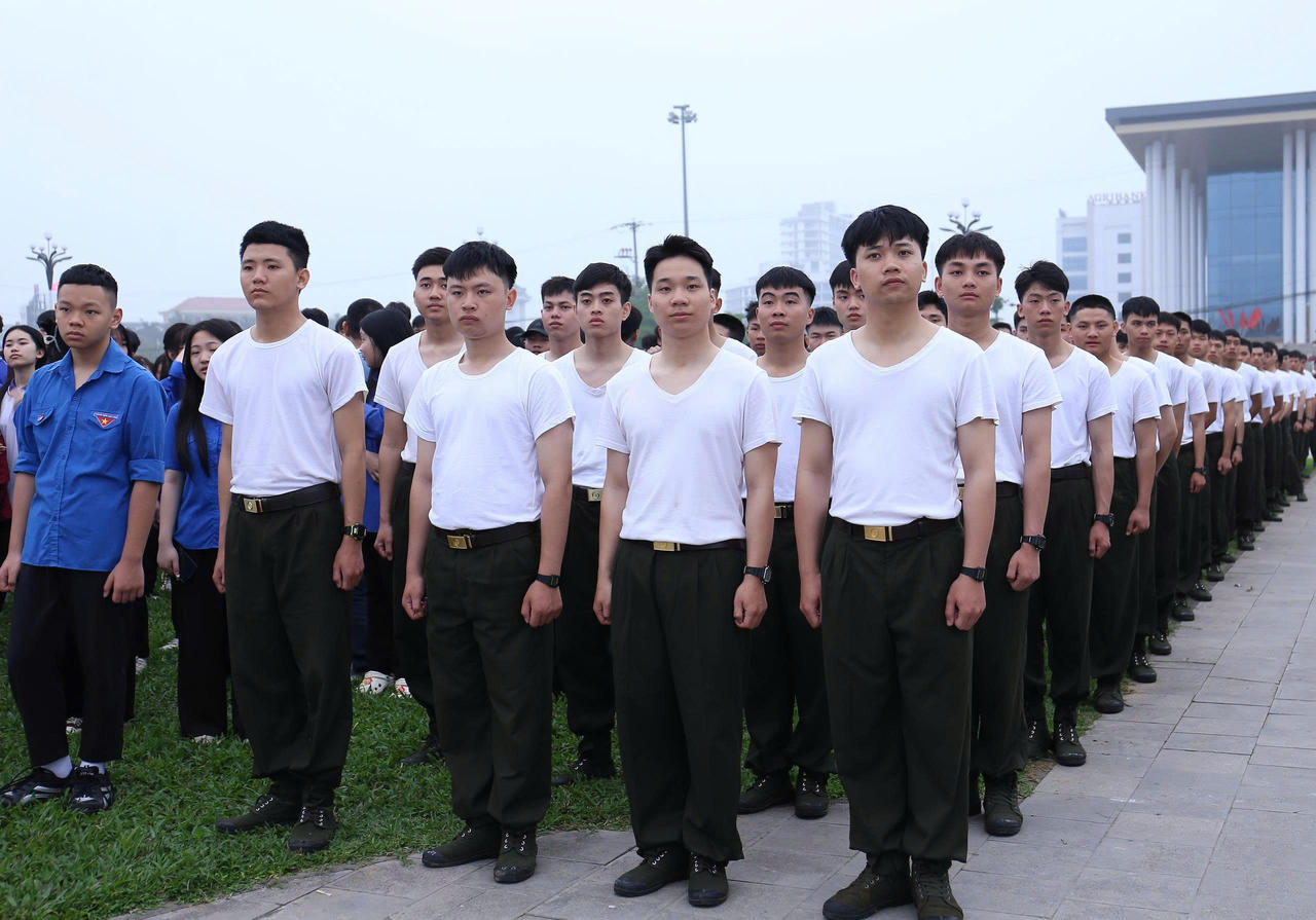 Đông đảo&nbsp;huấn luyện viên, vận động viên, cán bộ, công chức, viên chức, lực lượng vũ trang, đoàn viên thanh niên, học sinh, sinh viên và Nhân dân tham gia hưởng ứng.