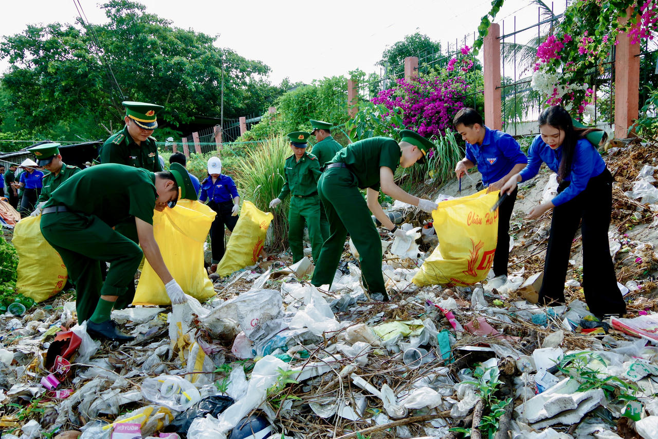 Sôi nổi hoạt động “Tháng Thanh niên”, “Tháng Ba biên giới” tại biên giới biển Cần Thơ