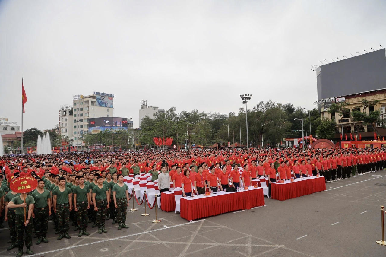 Hàng chục nghìn người tham gia giải chạy.