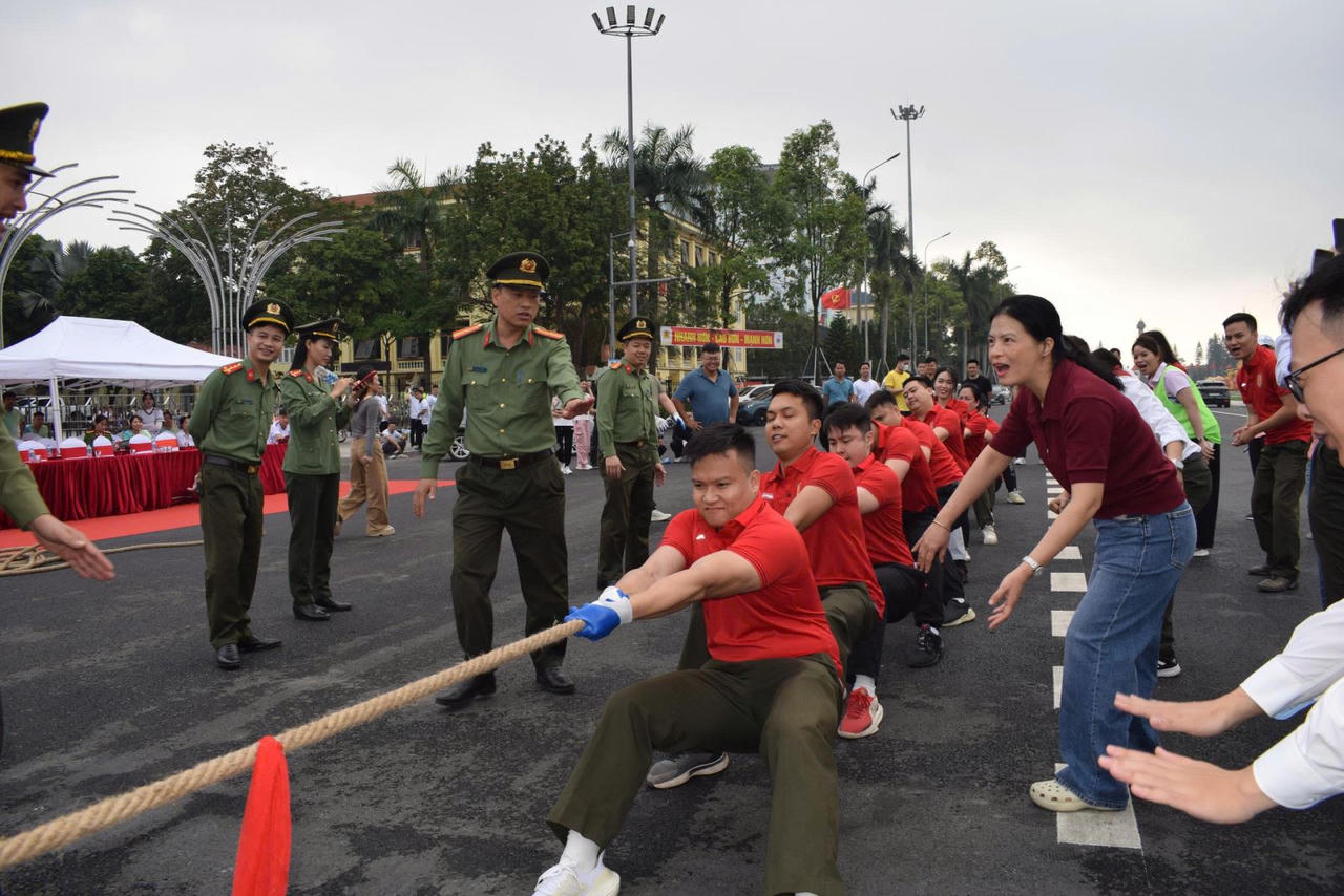 Hưng Yên: Gần 3.000 người hưởng ứng Ngày chạy Olympic vì sức khỏe toàn dân - Vì an ninh Tổ quốc